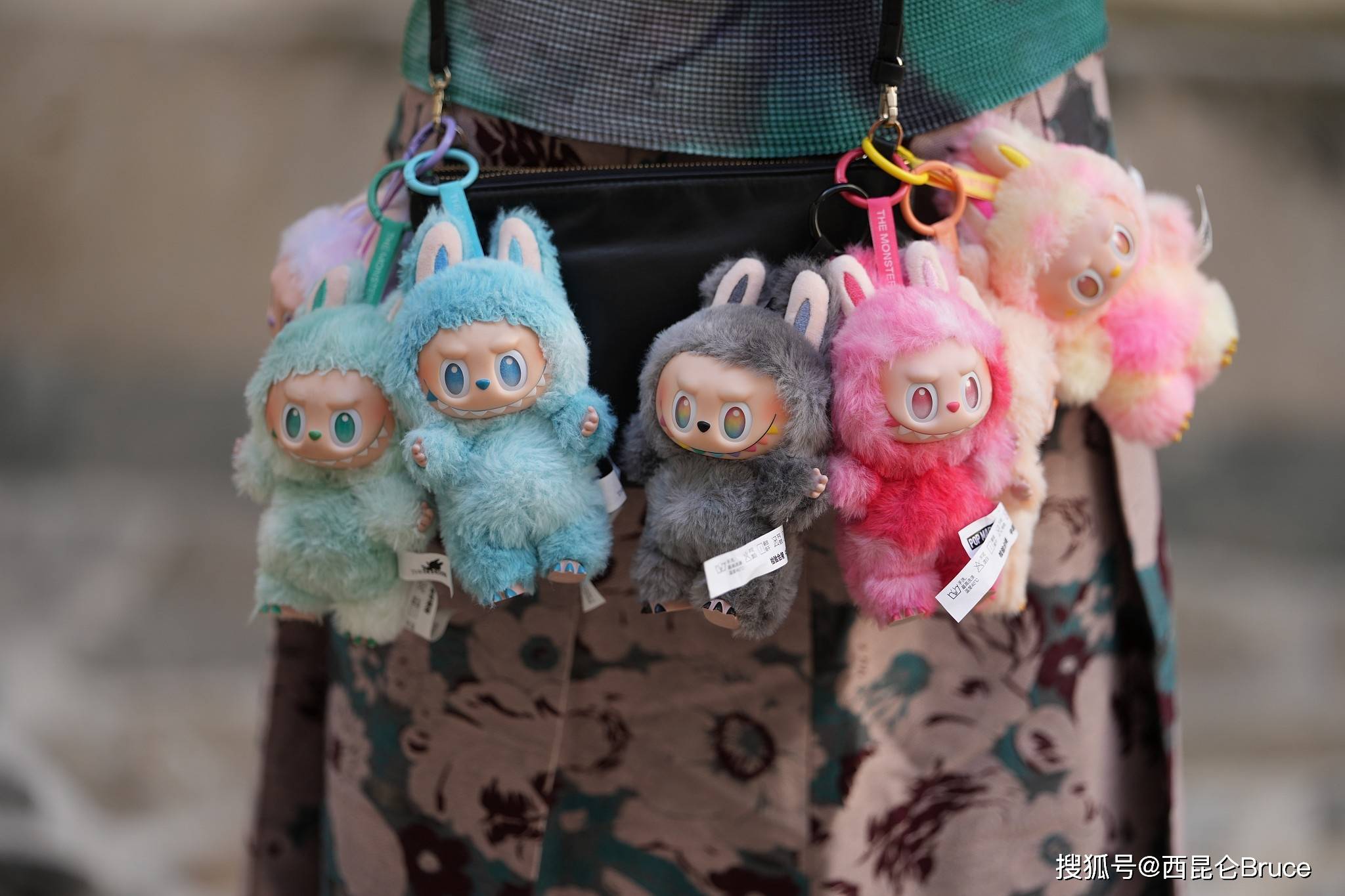 赚钱!几厘米的娃衣卖2千元缝纫机踩冒烟网